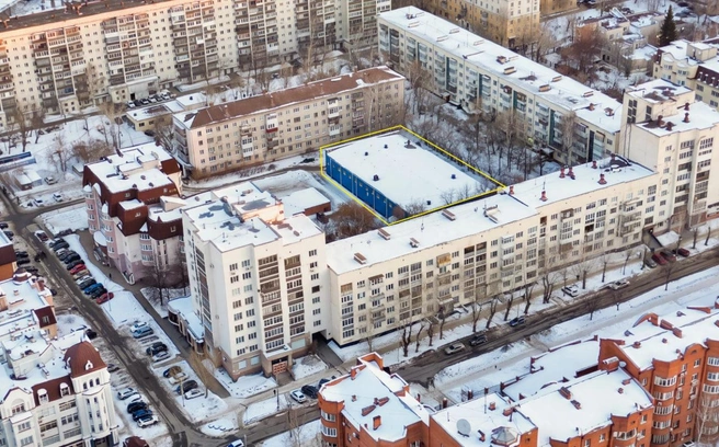 «Факел» стоит в окружении жилых домов | Источник: auction-house.ru