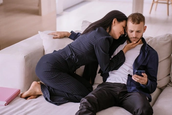 «Так живет большинство семей в России»: 4 типа невротичных пар