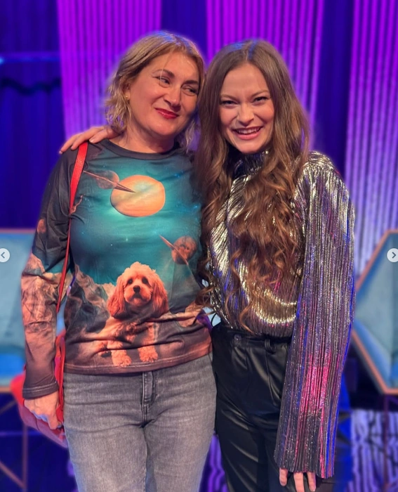 Футболка милая, да? | Источник: larissa.tormey / Instagram (экстремистская организация, деятельность запрещена на территории РФ)