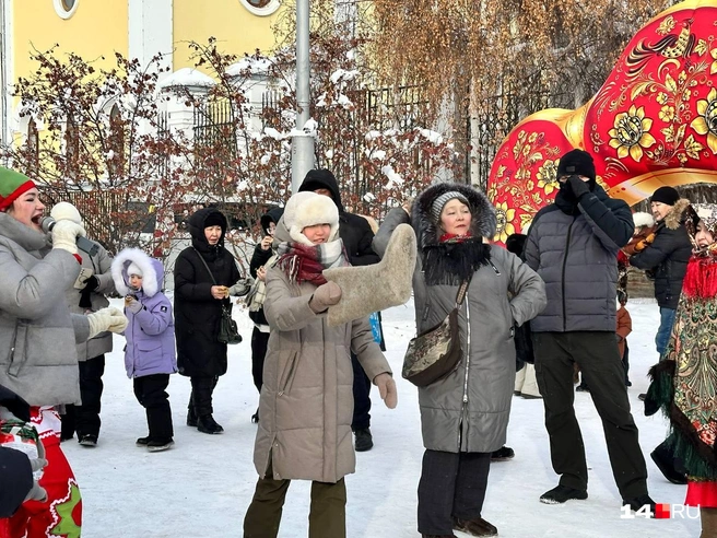 Метание валенка | Источник: Илья Константинов / 14.RU