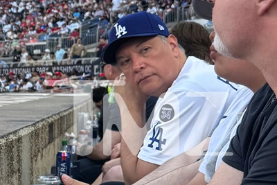 Alex Padilla замечен на бейсболе в Вашингтоне