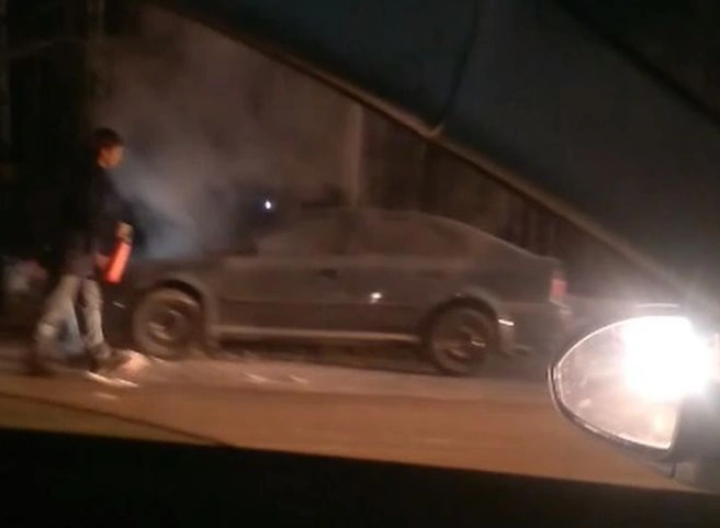 На улице Пирогова сгорела Skoda (видео) | ya62.ru