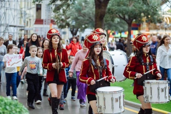 От выставки военной техники до полевой кухни: День Победы в «Острове мечты»