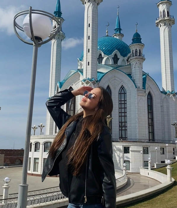 Вот это, например, она в Казани | Источник: Radmila.asfandiyarova / Instagram (деятельность запрещена на территории РФ)