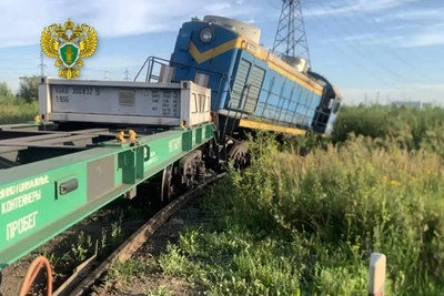 Грузовик столкнулся с тепловозом в Татарстане: погиб водитель