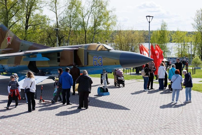Фото праздника 9 Мая в парке Победы | Источник: st.cherinfo.ru