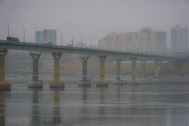 «Танцующий» мост в мистической дымке | Источник: Дмитрий Доценков