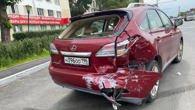 В таком состоянии после аварии был Lexus | Источник: читатель E1.RU