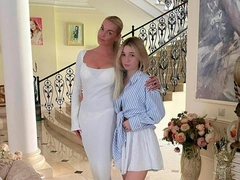 Волочкова не удержалась, услышав, что дочь Ариадна возьмет фамилию мужа
