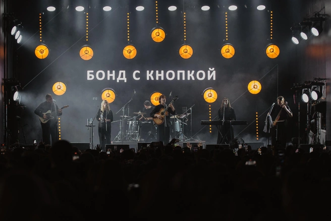 Слава свалилась на музыкантов после похвалы от Басты | Источник: «Бонд с кнопкой» / Vk.com