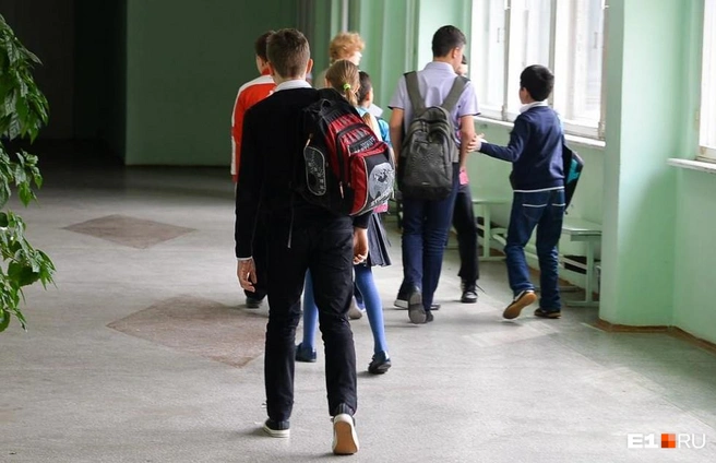 Уроки в школах Екатеринбурга продолжаются по графику | Источник: Артём Устюжанин / E1.RU