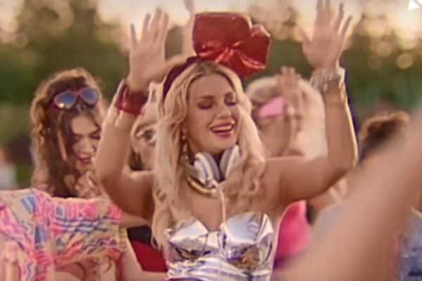 Екатерина Гусева снялась в клипе на песню «Ибица»
