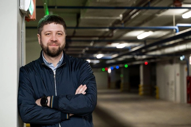 Компания, которой руководит Бирюлин, обслуживает парковки «Артели», у здания и «Русгидро» и возле аэропорта | Источник: Иван Бирюлин