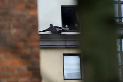 Падение дрона на пятиэтажку в Беслане