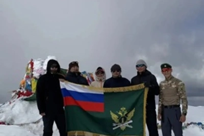 Восхождение на Монгун-Тайгу: сотрудники УФССП покорили вершину
