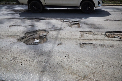 Ямы на ростовских дорогах залатают к 1 мая