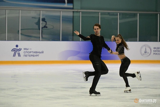 Мужской макияж, подъём в 3:45 и любовь зрителей: фигуристы Кагановская и Некрасов — о старте сезона | Источник: Андрей Бок / «Фонтанка.ру»