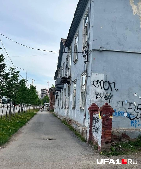 Вместо похода по музеям пришлось ограничиться любованием заброшек в центре города | Источник: Анастасия Десяткина