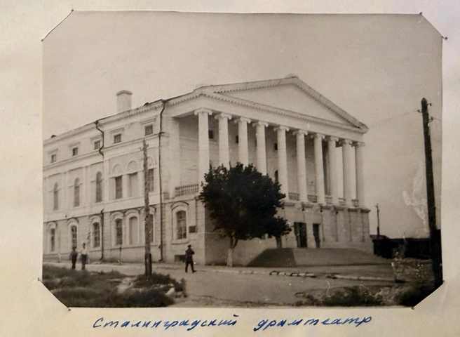 Позже драматический театр переедет на площадь Павших Борцов, а это здание ждет еще одна реконструкция. И уже потом здесь будет Театр музыкальной комедии | Источник: Сергей Островский
