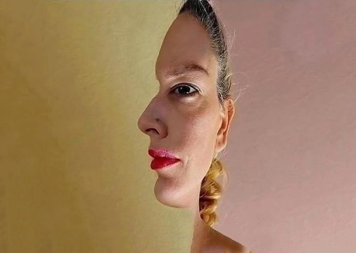 Отгадайте, куда смотрит женщина на картинке | Источник: соцсети