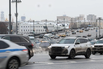 Moscow gridlocked by kilometer-long traffic jams due to road closures