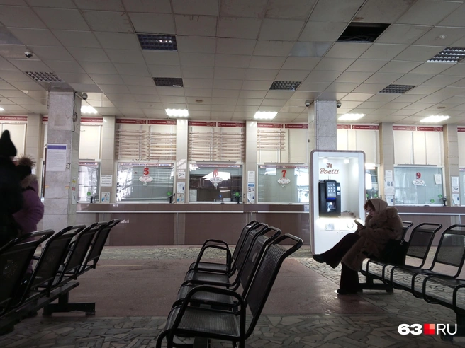 В момент, когда мы пришли на автовокзал, работала всего одна касса | Источник: Денис Лейканд / 63.RU