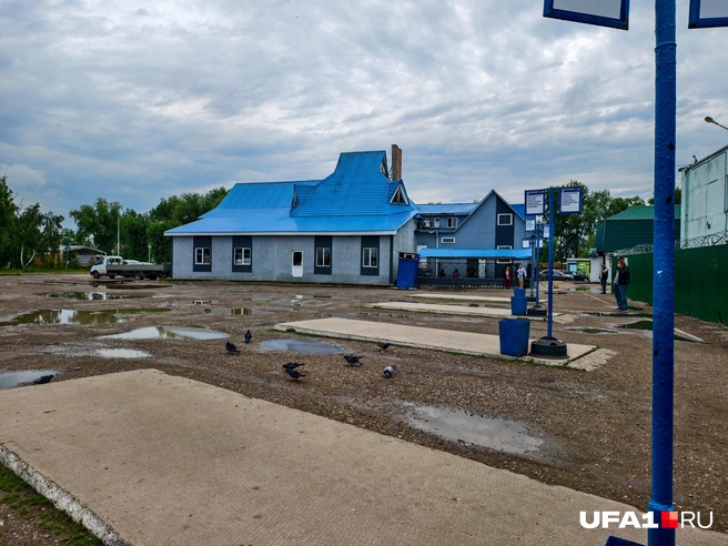 А это перроны, в лужах и с голубями | Источник: Булат Салихов / UFA1.RU