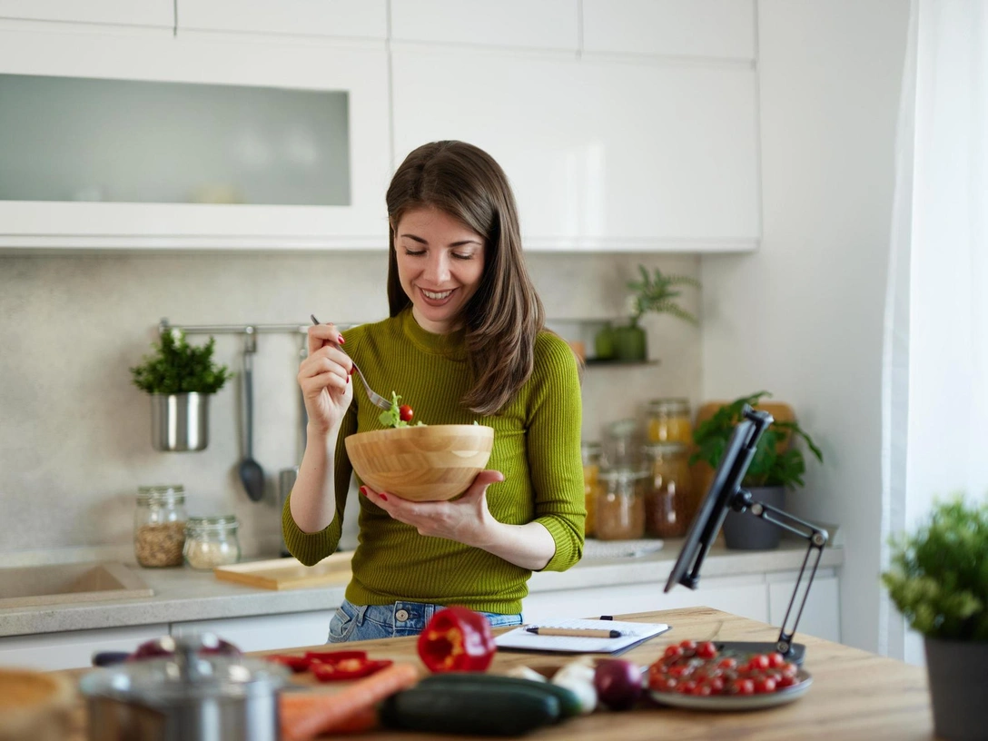 Что едят нутрициологи: 4 рецепта для женского здоровья | marieclaire.ru