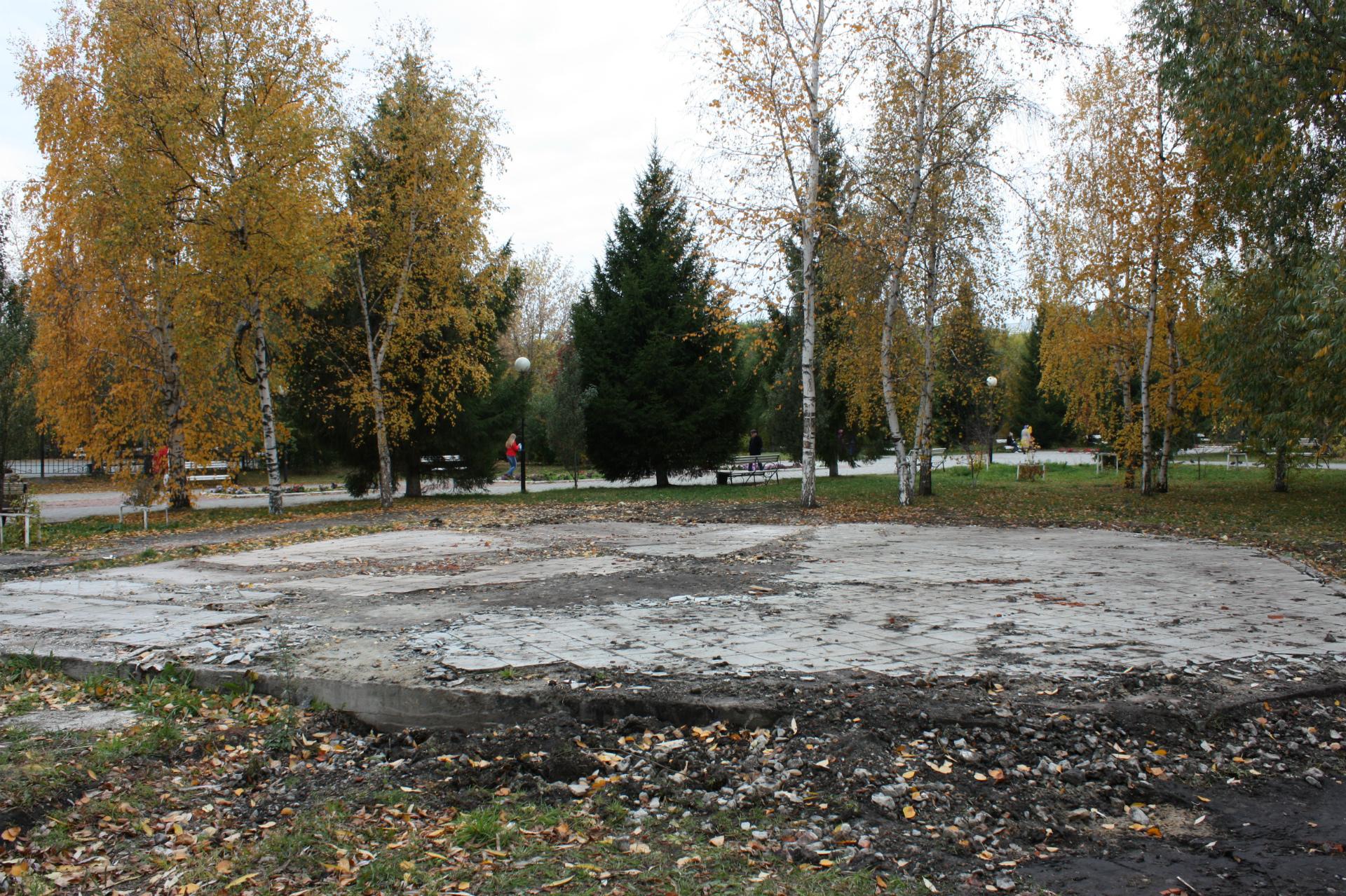 В Кургане снесли руины кафе 