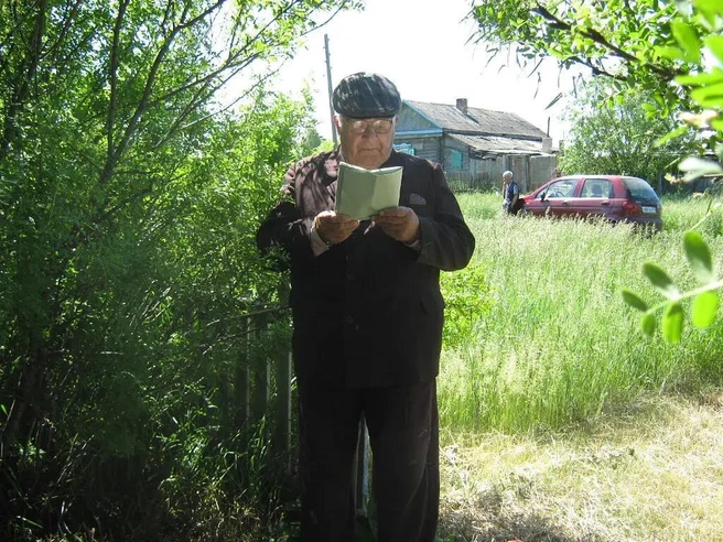 Один из последних жителей Большемитькино. Начало 2010-х | Источник: Калачинский историко-краеведческий музей / ikm-kalachinsk.omsk.muzkult.ru