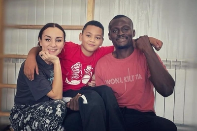 Oswaldo finds his family in Chita after years apart