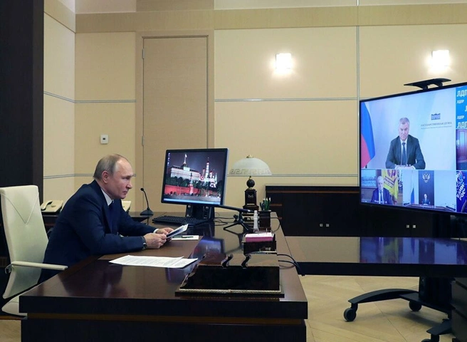 СМИ: Путин продолжит сидеть в изоляции даже после прививки | ya62.ru