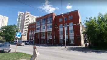 В четырёхэтажном здании на Механошина, 29 работают администрация автовокзала, госперевозчик «ИнТранс» и офисы других фирм | Источник: «Яндекс Карты»