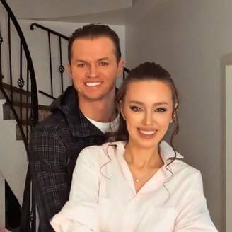 Костенко осадила хейтеров Тарасова после неловкого видео с их поцелуем: «Обсуждать внешность мужчины? Ну правда?!»