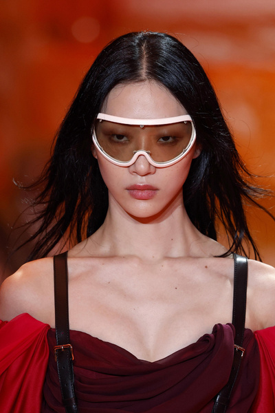 Я на солнышко гляжу: выбираем самые модные солнцезащитные очки весна-лето 2024