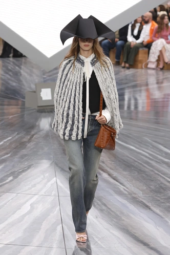 Правильные джинсы и кокетливое мини: 5 главных трендов денима 2026