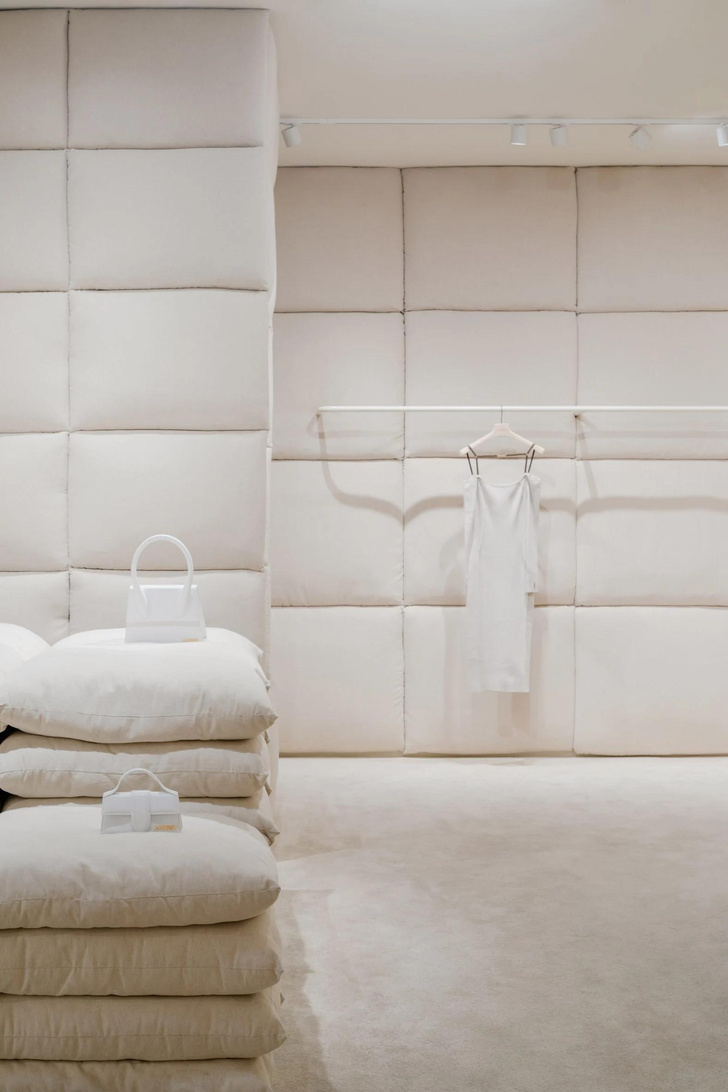 Чудесный сон: новый бутик Jacquemus в Париже с интерьерами из подушек