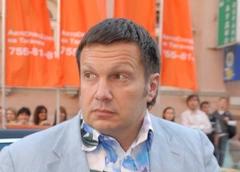 Соловьев задел Пугачеву: «У меня в Италии виллу арестовали, а в поселке Грязь все по-прежнему стоит»