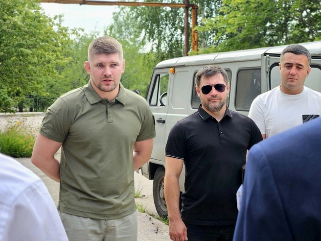 В 2023 году избран депутатом Думы Тольятти, где возглавлял комиссию по контролю и общественной безопасности; в декабре 2024 стал врио главы Волжского района, а 6 марта 2025 депутаты утвердили его на посту | Источник: Александр Шарков / Vk.com 