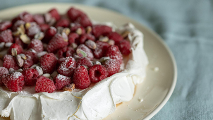 Рецепт десерта Павлова: как правильно приготовить самую изысканную сладость