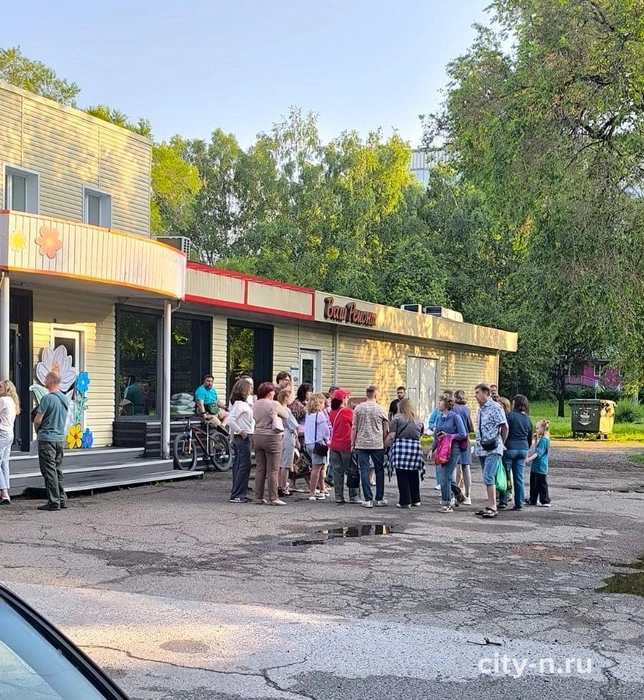 Жители Новокузнецка продолжают борьбу за сохранение городского сквера | Источник: www.city-n.ru
