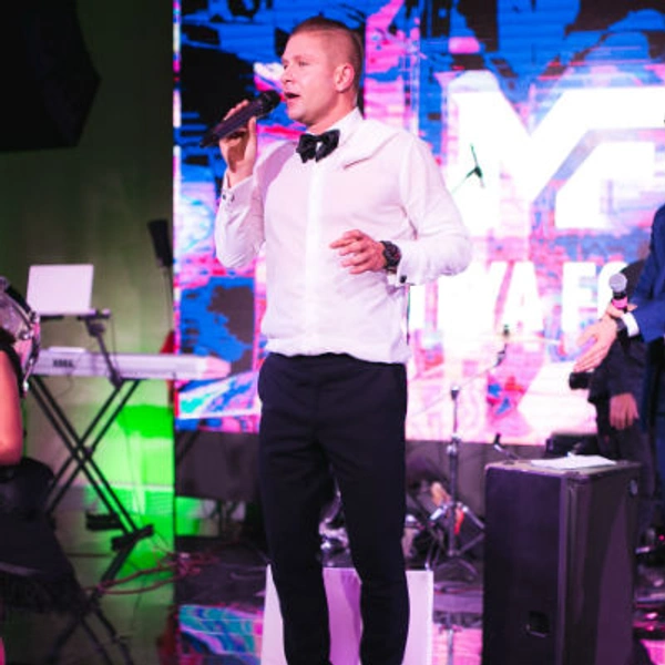 Митя Фомин выступал для гостей | Источник: Пресс-служба агентства Fashion Events