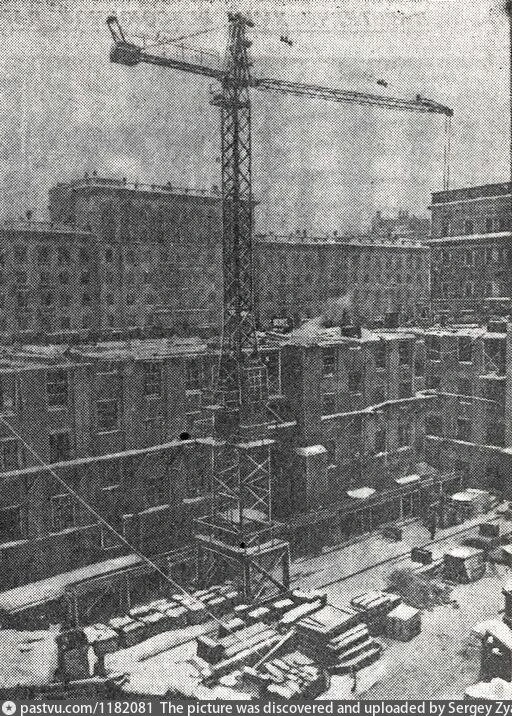 Строительство дома началось в 1940 году | Источник: Л. Смирнов / «Вечерняя Москва», 1941, № 36