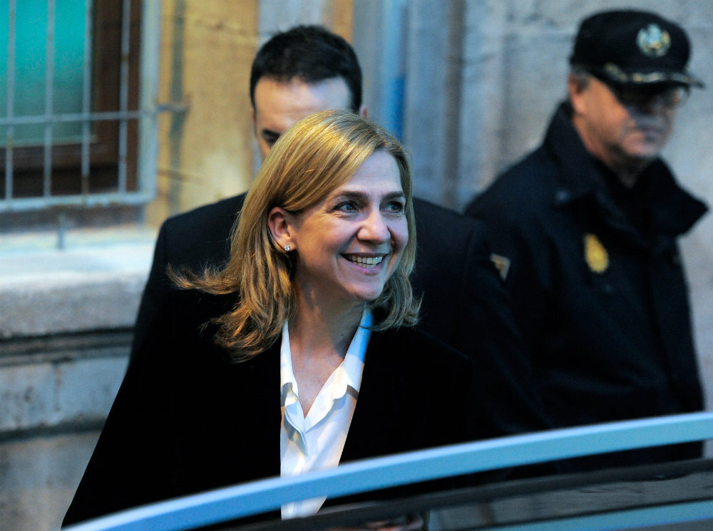 Инфанта Кристина покидает здание суда, 8 февраля 2014 | marieclaire.ru