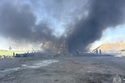 Крупный пожар в Барнауле: столб дыма над городом