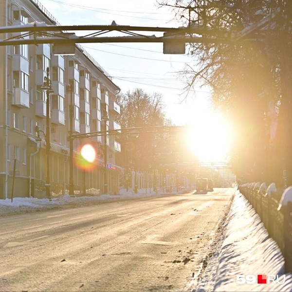 Рассвело сегодня после 10 часов утра, но даже к полудню на улицах не было почти никого | Источник: Василина Любимова / 59.RU