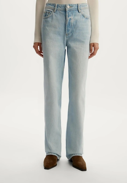 5 лучших способов стилизации джинсов зимой 2026 года