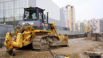 Депутат подчеркивает, что подрядчик использует свою технику | Источник: телеграм-канал Владимира Самокиша