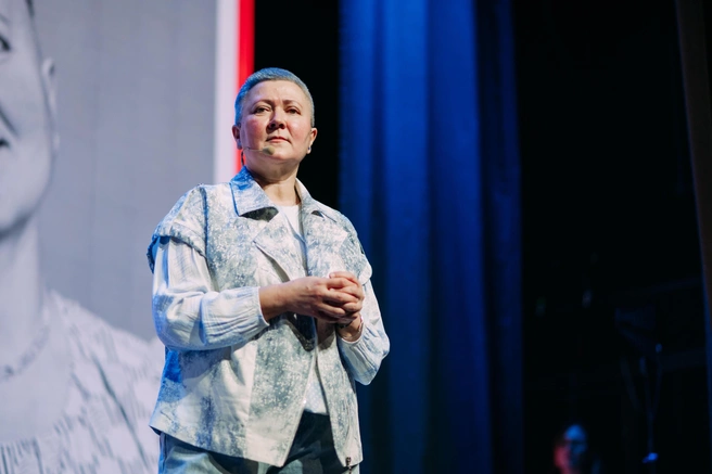 Ирина Ковалёва на конференции в Екатеринбурге | Источник: Psychologies
