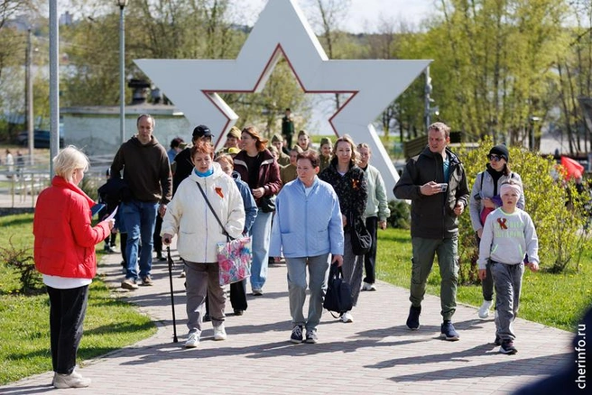 Фото праздника 9 Мая в парке Победы | Источник: st.cherinfo.ru